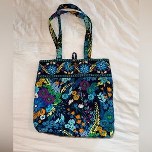 Very Bradley Floral Travel Tote in Midnight Blues